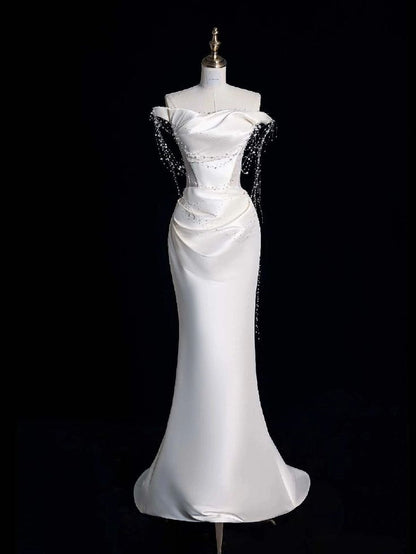 Robes de mariée sirène de conte de fées robe de mariée en Satin blanc à épaules dénudées C764