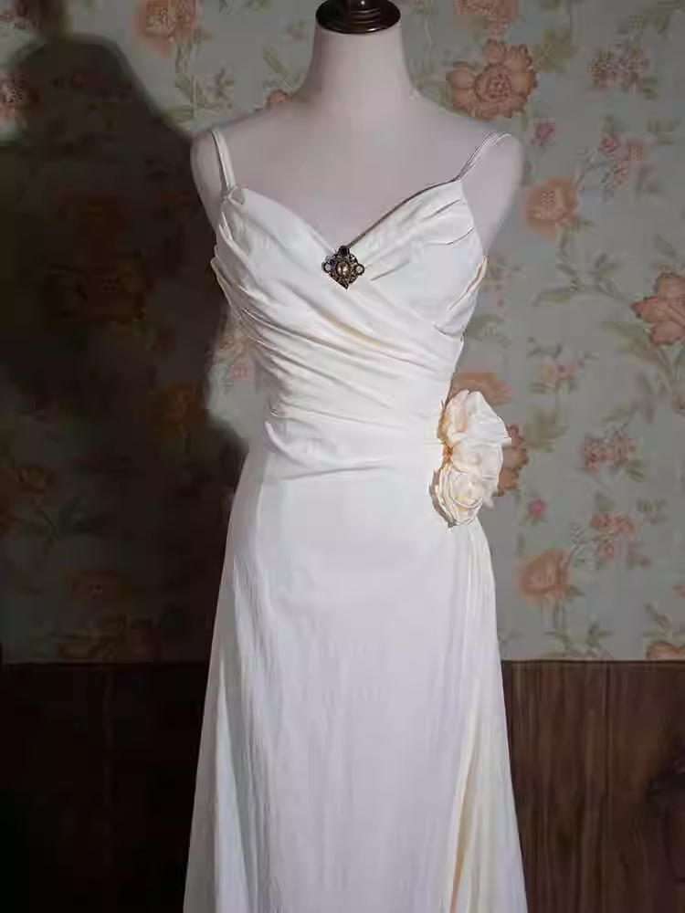 Robes de mariée longues blanches à bretelles sirène Vintage C79