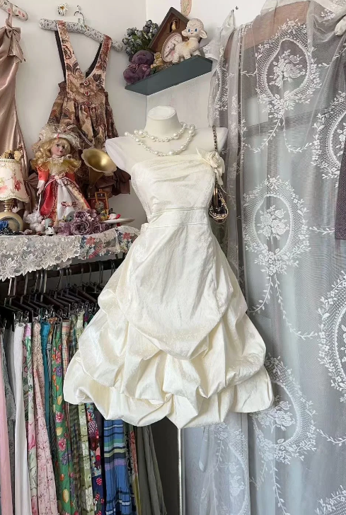 Elegant A Line Strapless Satin Short Homecoming Dress 19th Birthday Outfits C8018