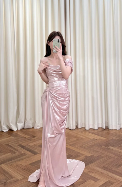 Robe de bal longue rose sirène à épaules dénudées, plissée et fendue, en satin, référence C8019
