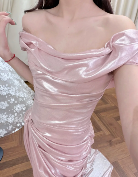 Robe de bal longue rose sirène à épaules dénudées, plissée et fendue, en satin, référence C8019