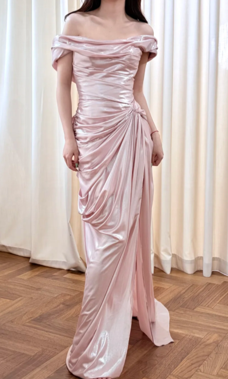 Robe de bal longue rose sirène à épaules dénudées, plissée et fendue, en satin, référence C8019