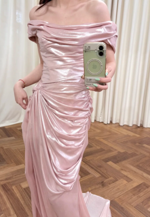 Robe de bal longue rose sirène à épaules dénudées, plissée et fendue, en satin, référence C8019
