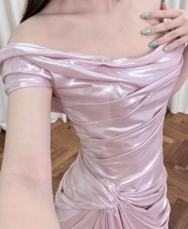 Robe de bal longue rose sirène à épaules dénudées, plissée et fendue, en satin, référence C8019