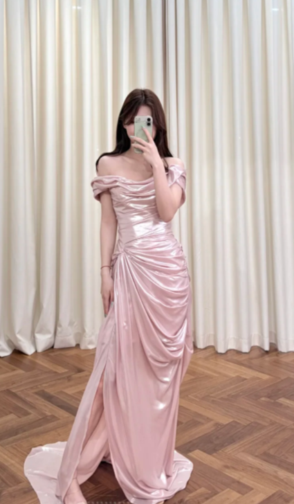 Robe de bal longue rose sirène à épaules dénudées, plissée et fendue, en satin, référence C8019