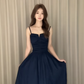 Robe de bal longue élégante en satin à fines bretelles et coupe trapèze, référence C8026