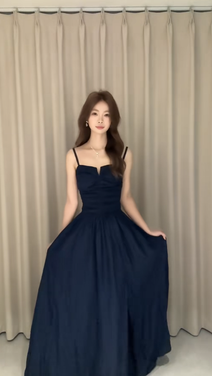 Robe de bal longue élégante en satin à fines bretelles et coupe trapèze, référence C8026