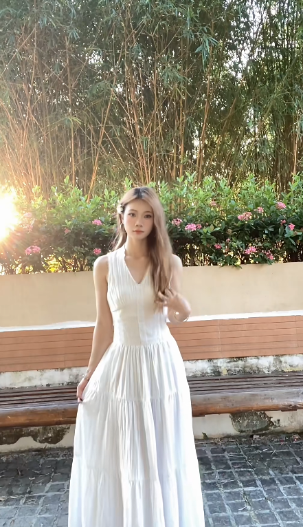 Robe de bal longue élégante en satin, coupe trapèze, col en V, référence C8029