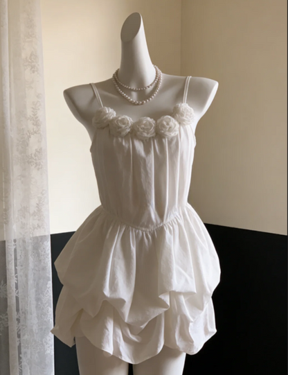 Robe courte en satin à fines bretelles et coupe trapèze, idéale pour un bal de promo ou un 16e anniversaire (C8036)