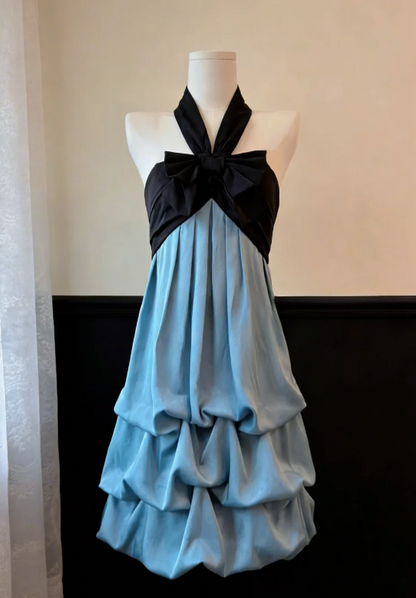 Robe courte chic en satin à col halter et coupe trapèze, idéale pour un bal de promo ou un 16e anniversaire (C8037)