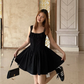 Robe courte noire en satin, coupe trapèze, idéale pour un bal de promo ou un 16e anniversaire (C8046)