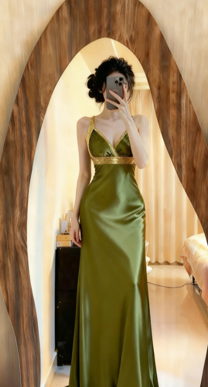 Robe de bal longue sirène en satin à fines bretelles, modèle C8060