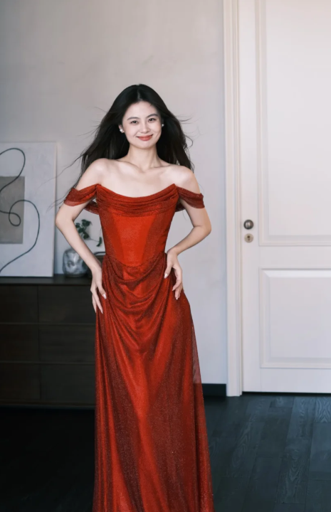 Robe de bal longue en satin à épaules dénudées, modèle Obsessed Mermaid, référence C8089