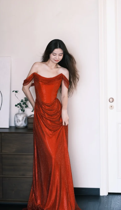 Robe de bal longue en satin à épaules dénudées, modèle Obsessed Mermaid, référence C8089