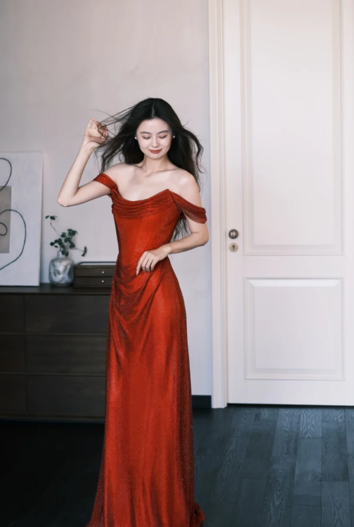 Robe de bal longue en satin à épaules dénudées, modèle Obsessed Mermaid, référence C8089