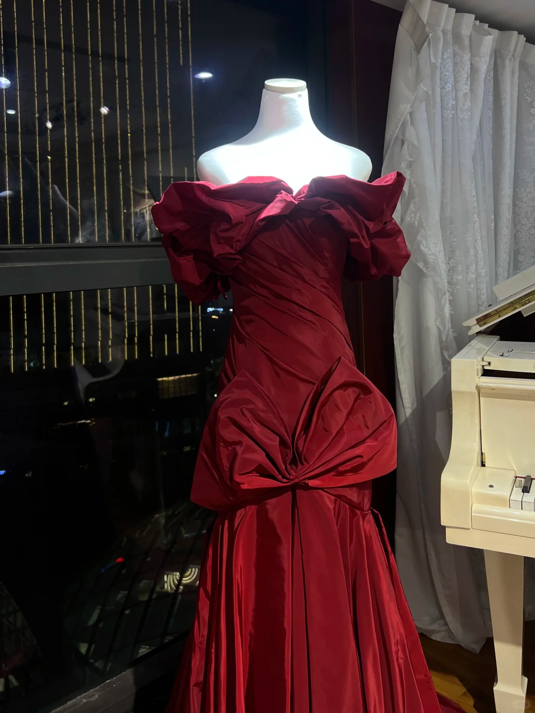 Robe de bal longue sirène bordeaux en satin à épaules dénudées, robe de soirée C8091