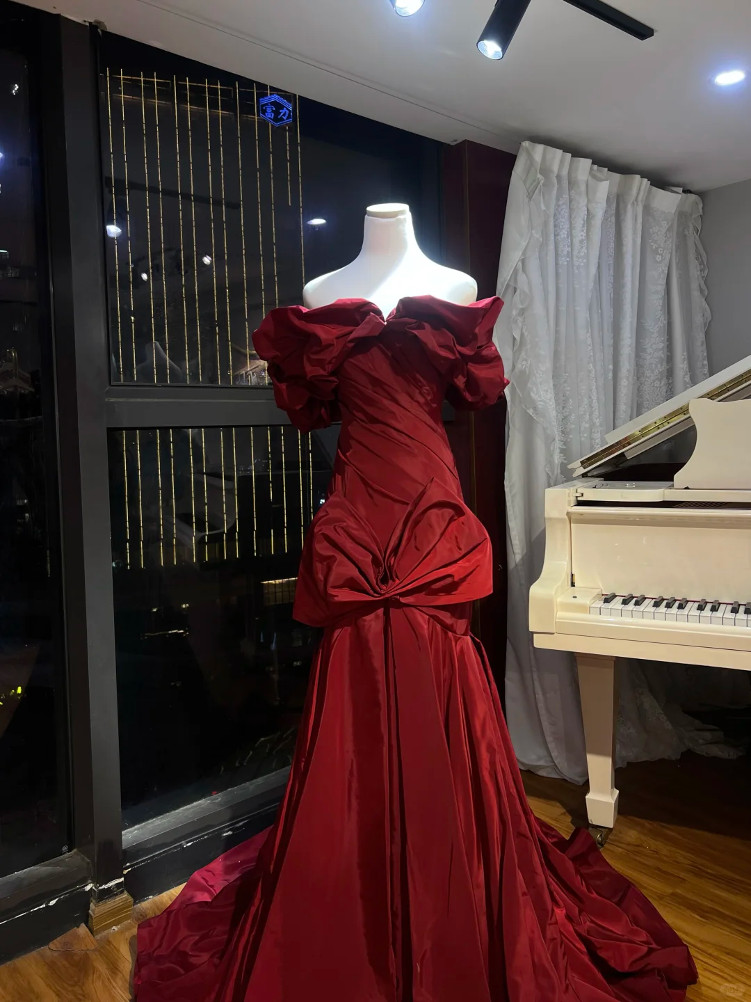 Robe de bal longue sirène bordeaux en satin à épaules dénudées, robe de soirée C8091