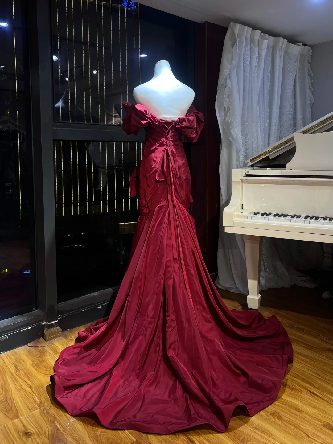 Robe de bal longue sirène bordeaux en satin à épaules dénudées, robe de soirée C8091