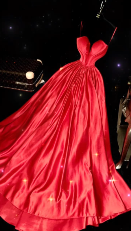 Robe de bal longue en satin à fines bretelles et coupe trapèze, Red Obsessed, référence C8103