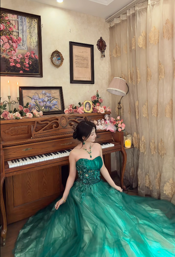 Elegant Strapless Green Prom Dress Long Beads Appliques A-Line Evening Dress C8121