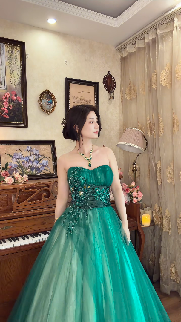 Elegant Strapless Green Prom Dress Long Beads Appliques A-Line Evening Dress C8121