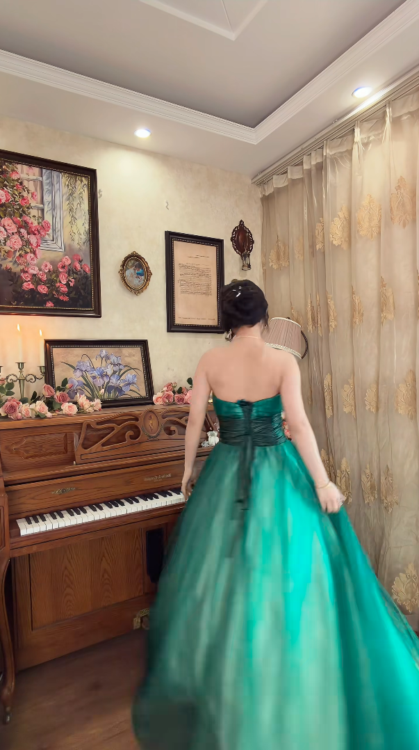 Elegant Strapless Green Prom Dress Long Beads Appliques A-Line Evening Dress C8121