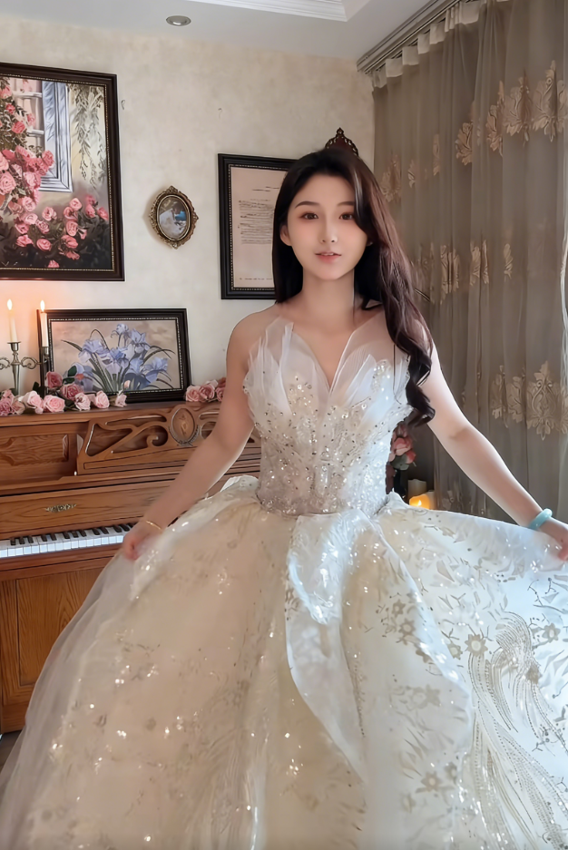 Superbe robe de mariée longue en tulle à sequins et décolleté en cœur C4041
