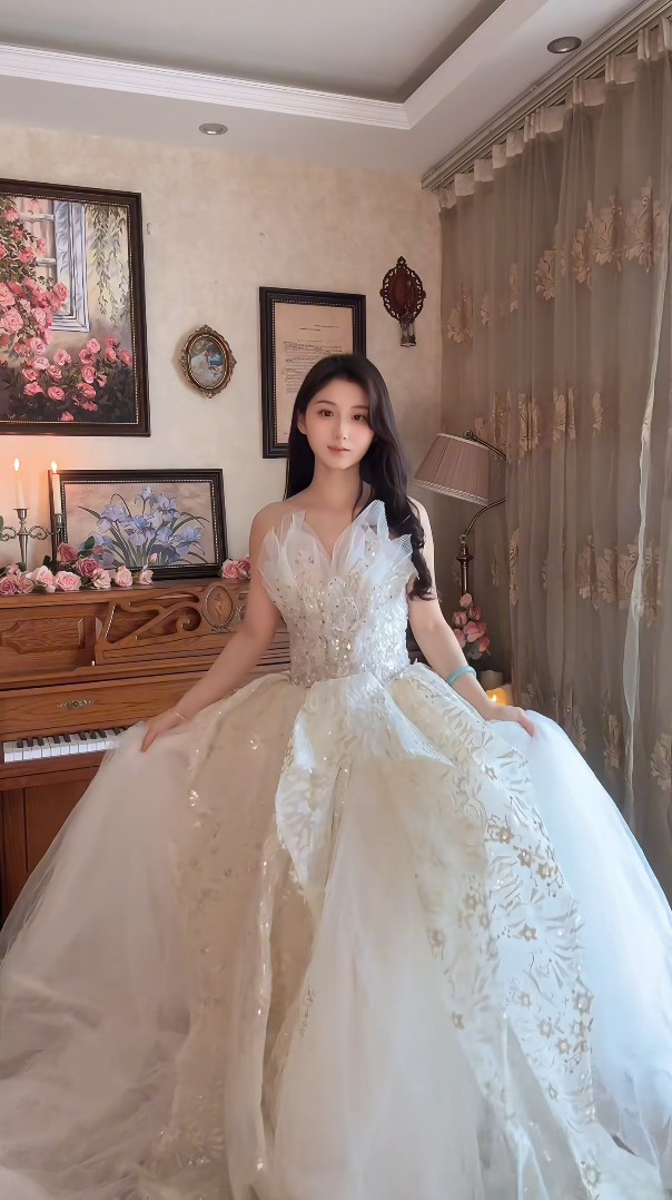 Superbe robe de mariée longue en tulle à sequins et décolleté en cœur C4041