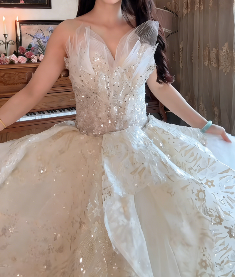 Superbe robe de mariée longue en tulle à sequins et décolleté en cœur C4041