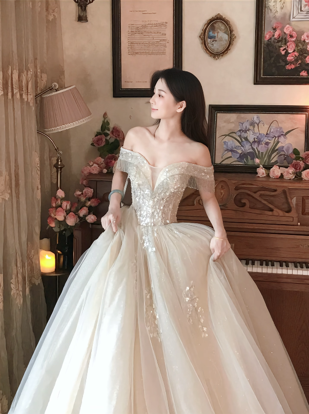 Superbe robe de mariée longue en tulle à sequins et décolleté en cœur C4041
