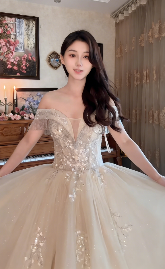 Superbe robe de mariée longue en tulle à sequins et décolleté en cœur C4041