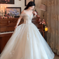 Superbe robe de mariée longue en tulle à sequins et décolleté en cœur C4041