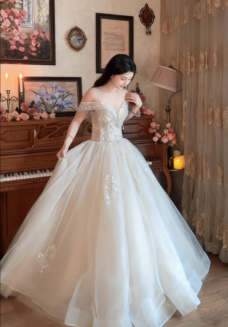 Superbe robe de mariée longue en tulle à sequins et décolleté en cœur C4041