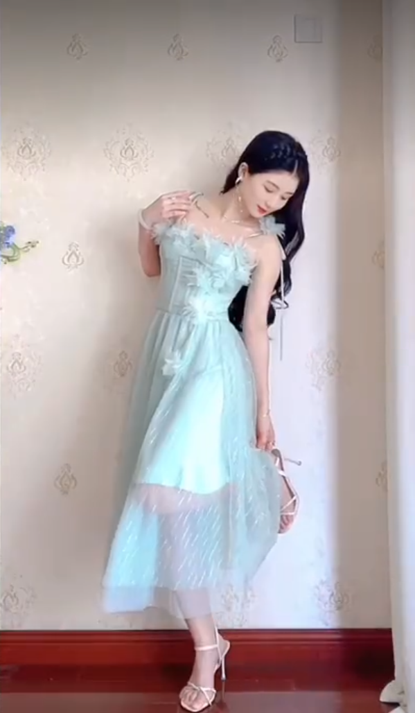 Flowy Spaghetti Straps Mint Green Prom Dress Appliques A-Line Evening Dress C8211