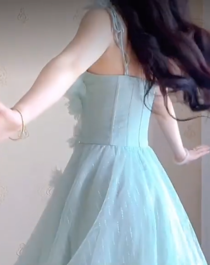 Flowy Spaghetti Straps Mint Green Prom Dress Appliques A-Line Evening Dress C8211