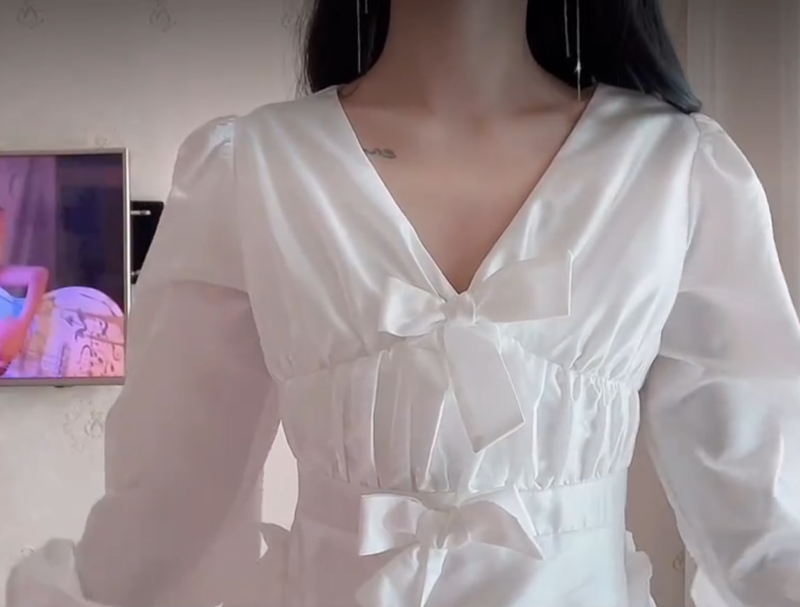 Uique V Neck White Homecoming Dress Long Sleeve Bows A-Line Birthday Dress C8248