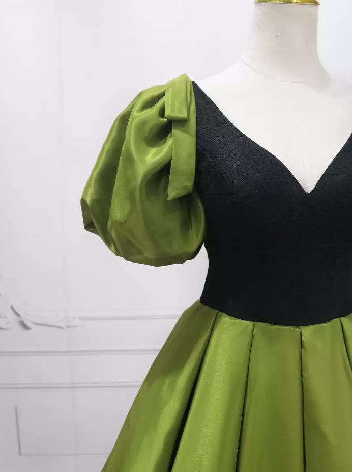 Romantic Satin Green Ball Gown V Neck Short Sleeve Sweet 16 Dresses C8316