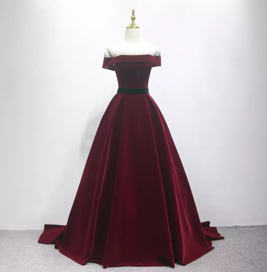 Retro Off-the-Shoulder Burgungy Ball Gown Velvet Lace Sweet 16 Dresses C8332