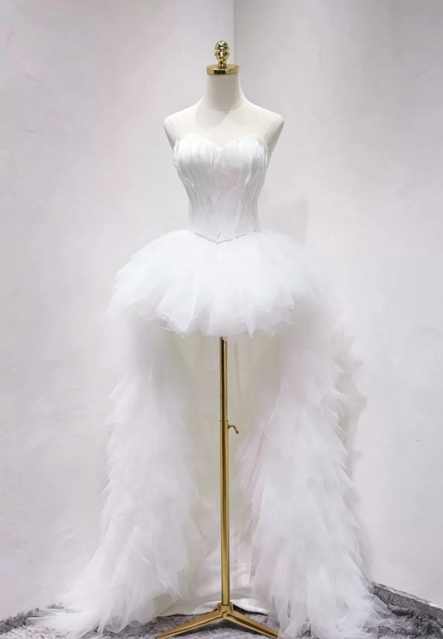 Romantic Strapless Wedding Dress Tulle Beads Feather Bridal Dress C8333