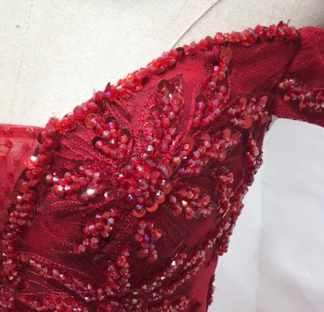 Luxurious Red Off-the-Shoulder Ball Gown Beaded Tulle Sweet 16 Dresses C8335