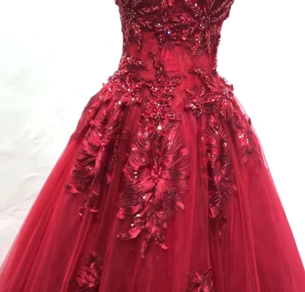 Luxurious Red Off-the-Shoulder Ball Gown Beaded Tulle Sweet 16 Dresses C8335