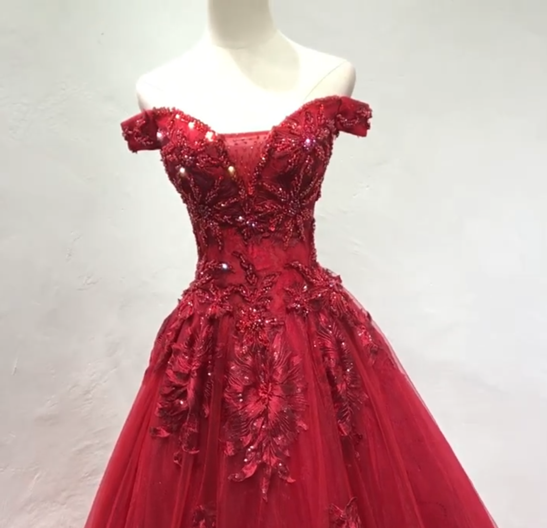 Luxurious Red Off-the-Shoulder Ball Gown Beaded Tulle Sweet 16 Dresses C8335