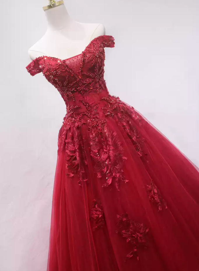 Luxurious Red Off-the-Shoulder Ball Gown Beaded Tulle Sweet 16 Dresses C8335