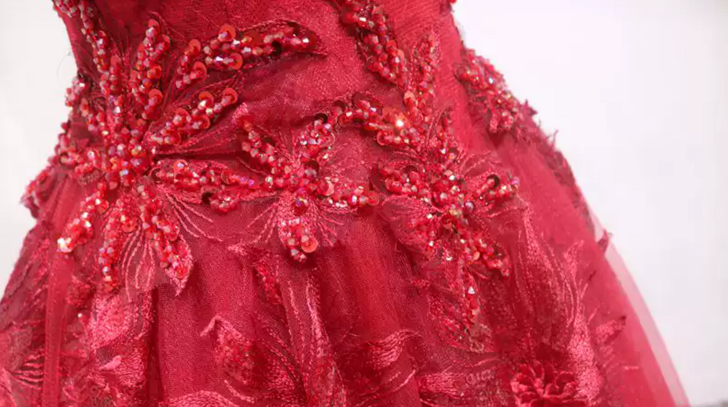 Luxurious Red Off-the-Shoulder Ball Gown Beaded Tulle Sweet 16 Dresses C8335