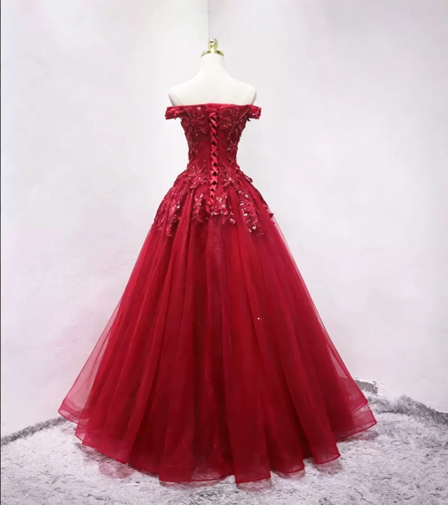 Luxurious Red Off-the-Shoulder Ball Gown Beaded Tulle Sweet 16 Dresses C8335