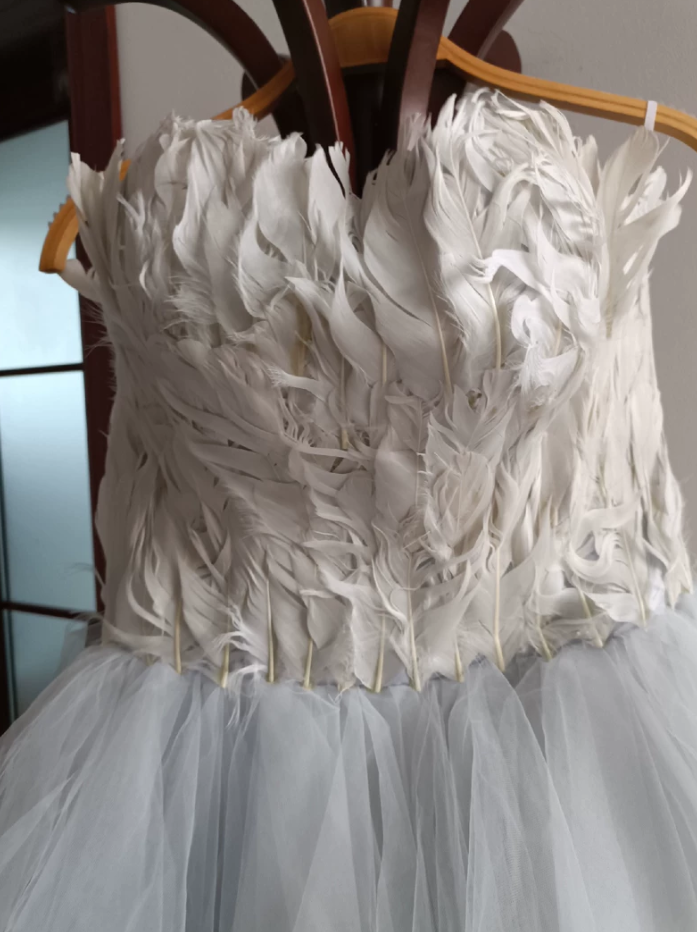 Romantic Strapless White Homecoming Dress Feather A-Line Tulle Birthday Dress C8368
