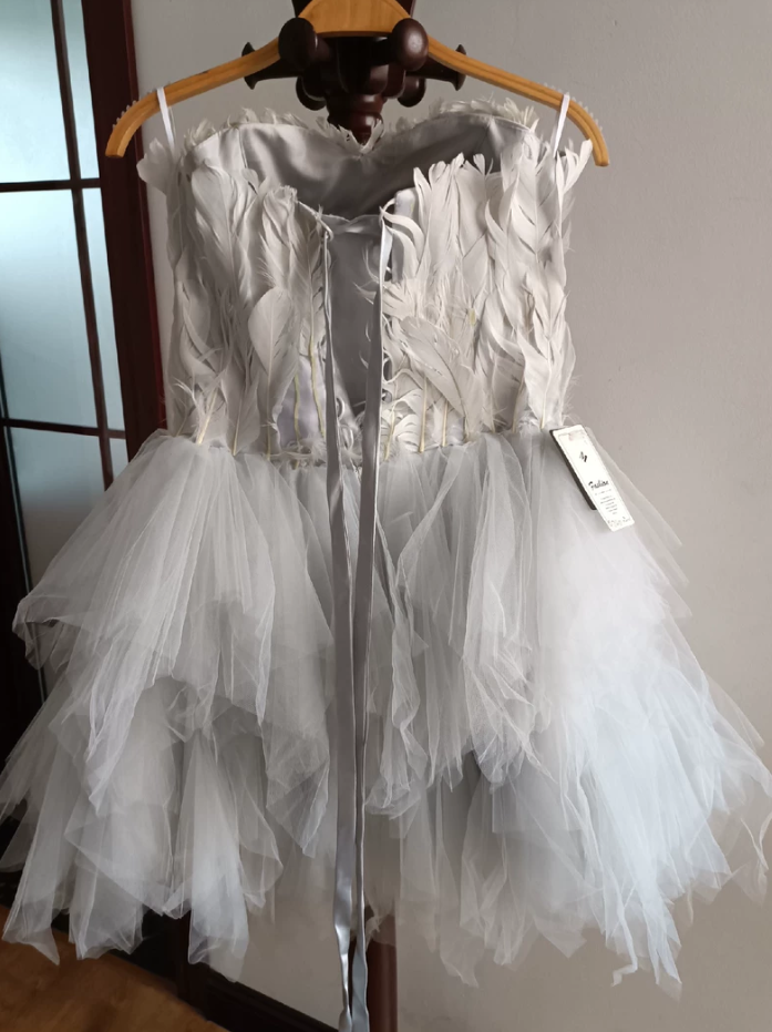 Romantic Strapless White Homecoming Dress Feather A-Line Tulle Birthday Dress C8368