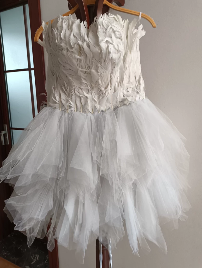 Romantic Strapless White Homecoming Dress Feather A-Line Tulle Birthday Dress C8368