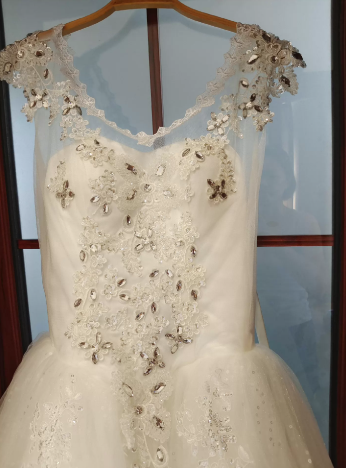 Charming Jewel Neck White Bridal Dress Sequins Beaded Tulle Wedding Dresses C8380