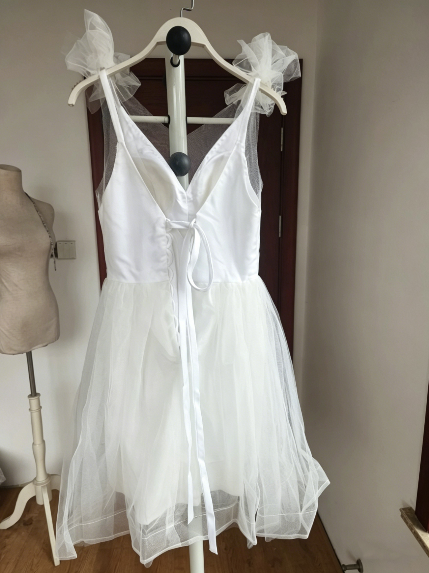 Mini robe de soirée en satin, sans bretelles, sans manches, ligne a, simple, C899